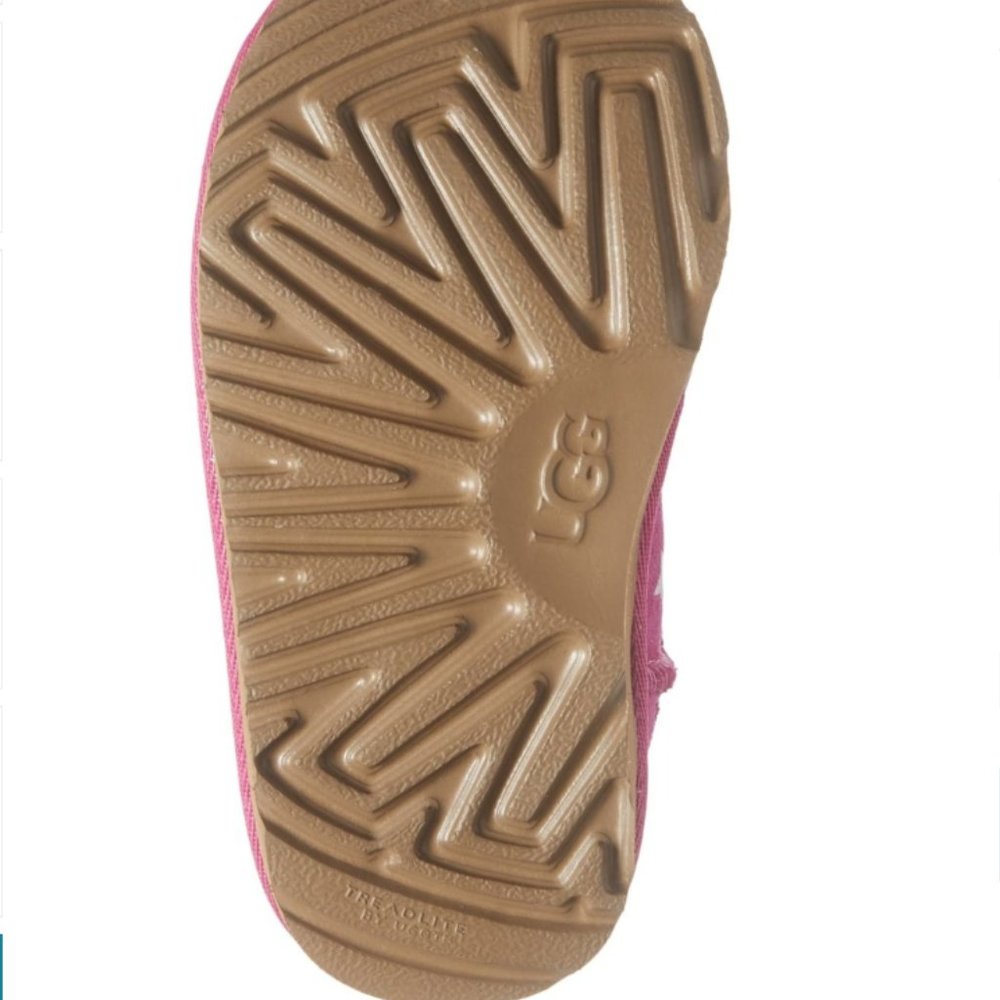 UGG Classic Short II Water Resistant Stars Boot - Picture 10 of 12